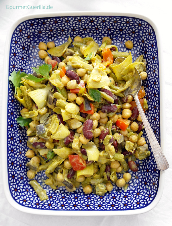 Chickpea salad with beans and artichokes
