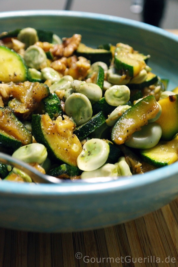 Salad of thick beans and zucchini
